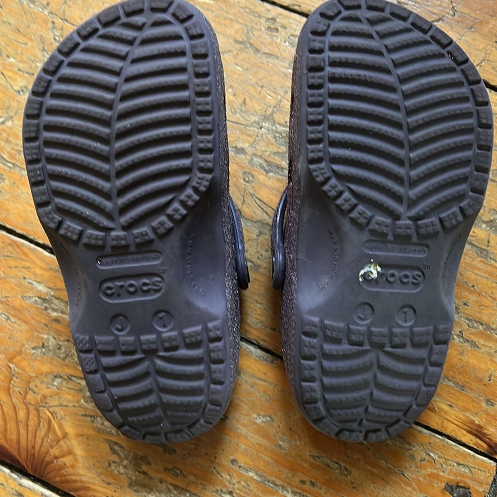 Kids Size J1 Crocs - Picture 3 of 4